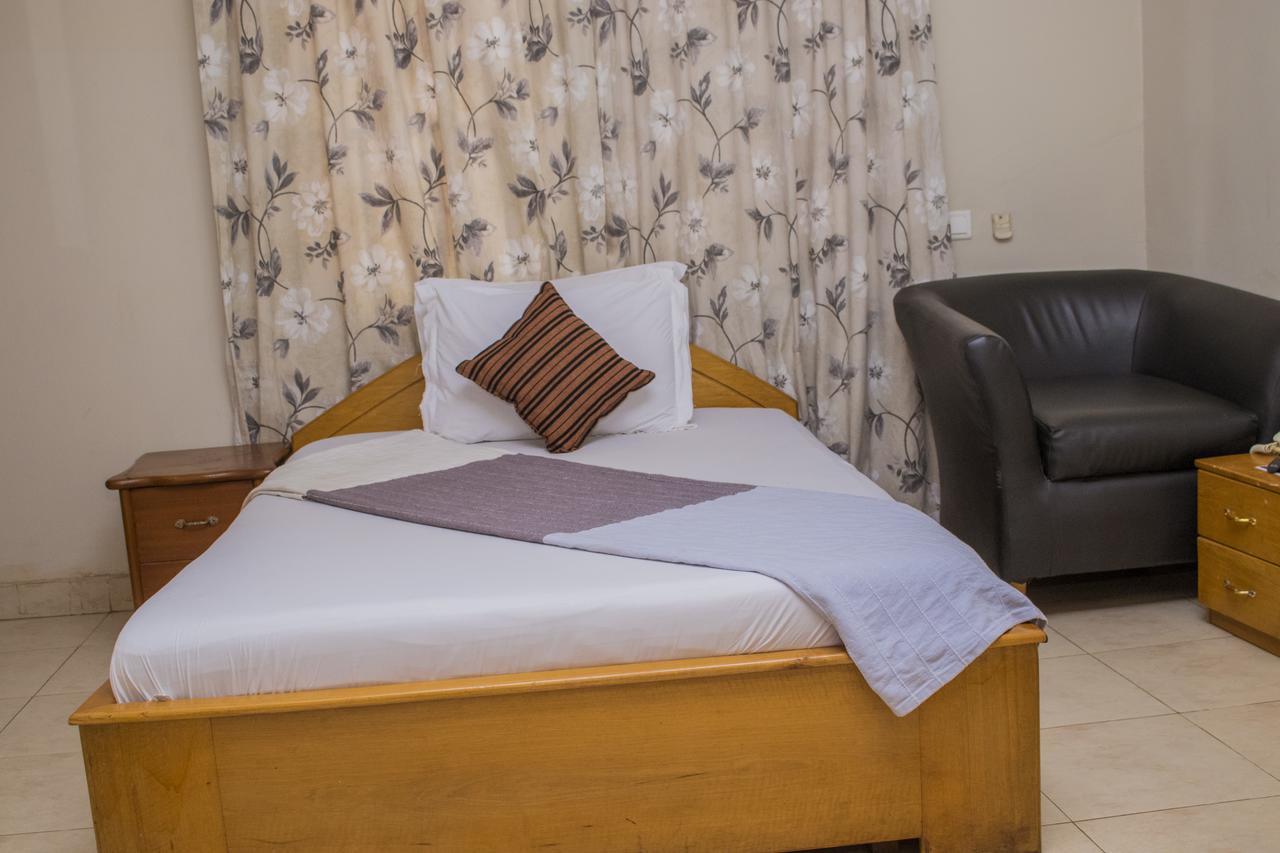 Lovista Hotel North Legon エクステリア 写真